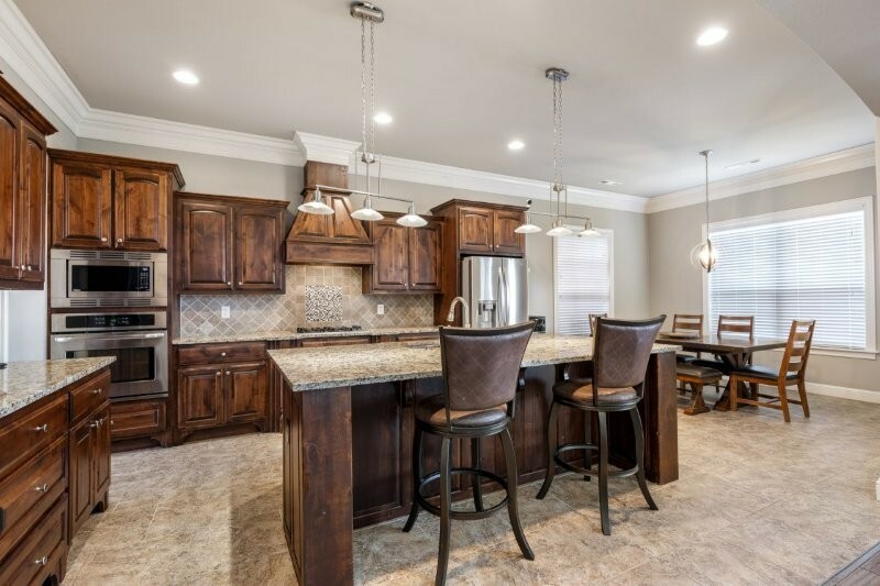 Property Photo: 1406 SW Wisteria Avenue AR 72713