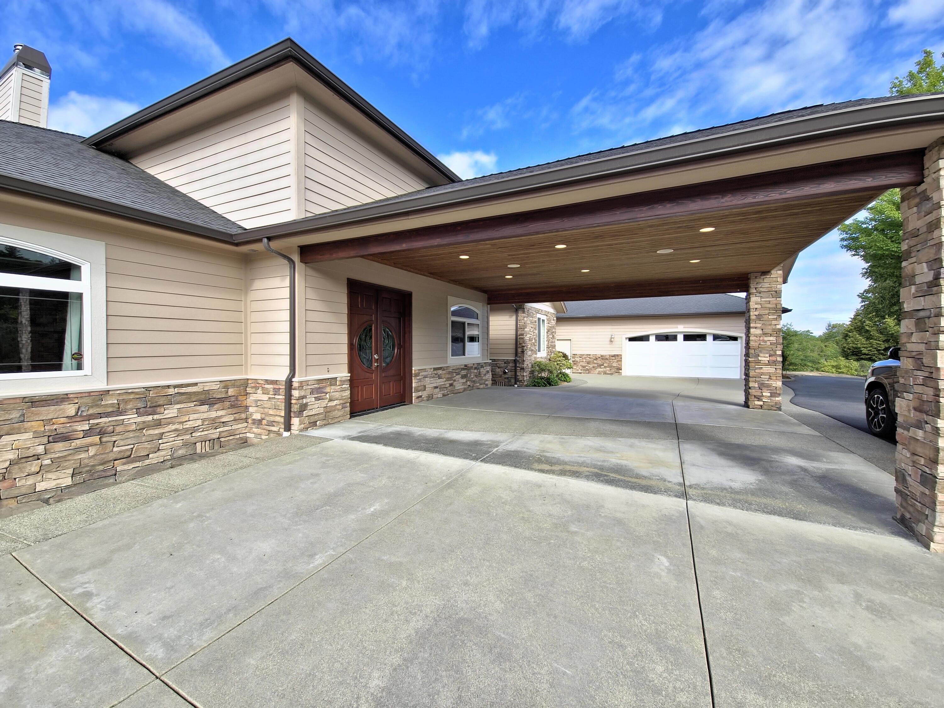 Property Photo:  2054 Jaynes Drive  OR 97527 