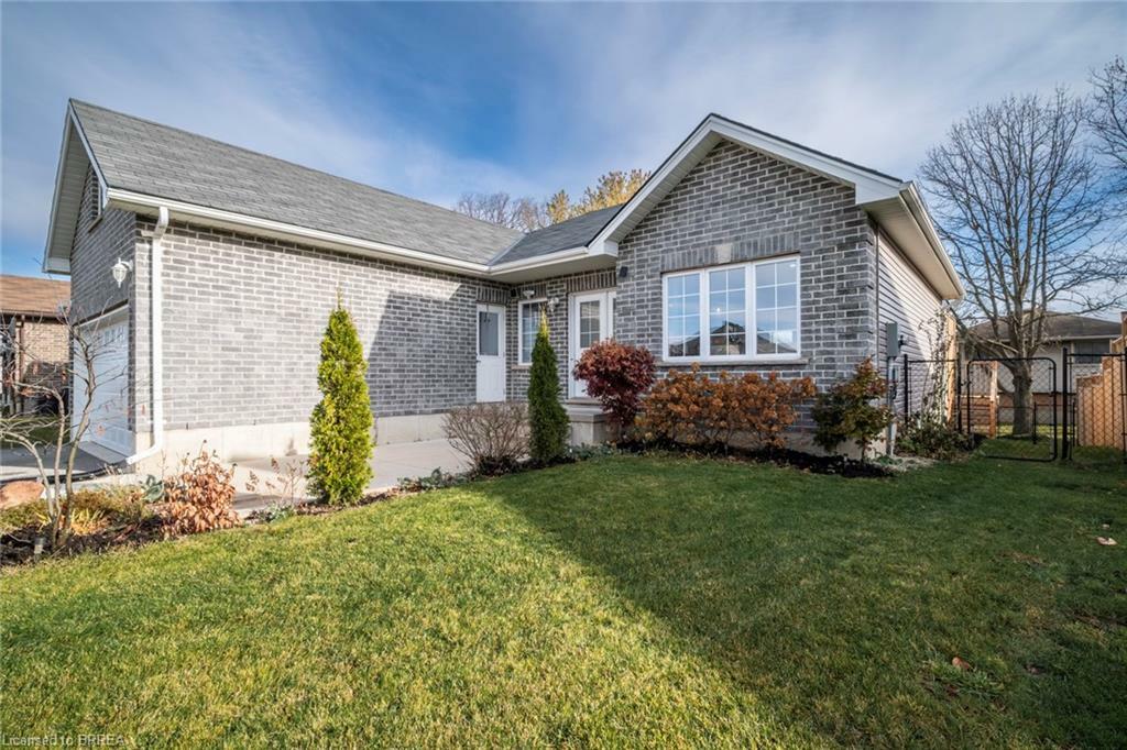 Property Photo:  53 Dennis Drive  ON N0J 1P0 