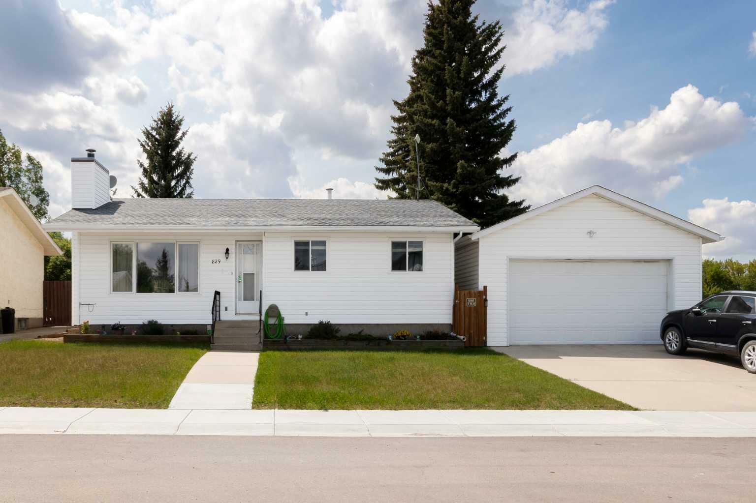 Property Photo: 829 Prospect Avenue AB T0M 0A0