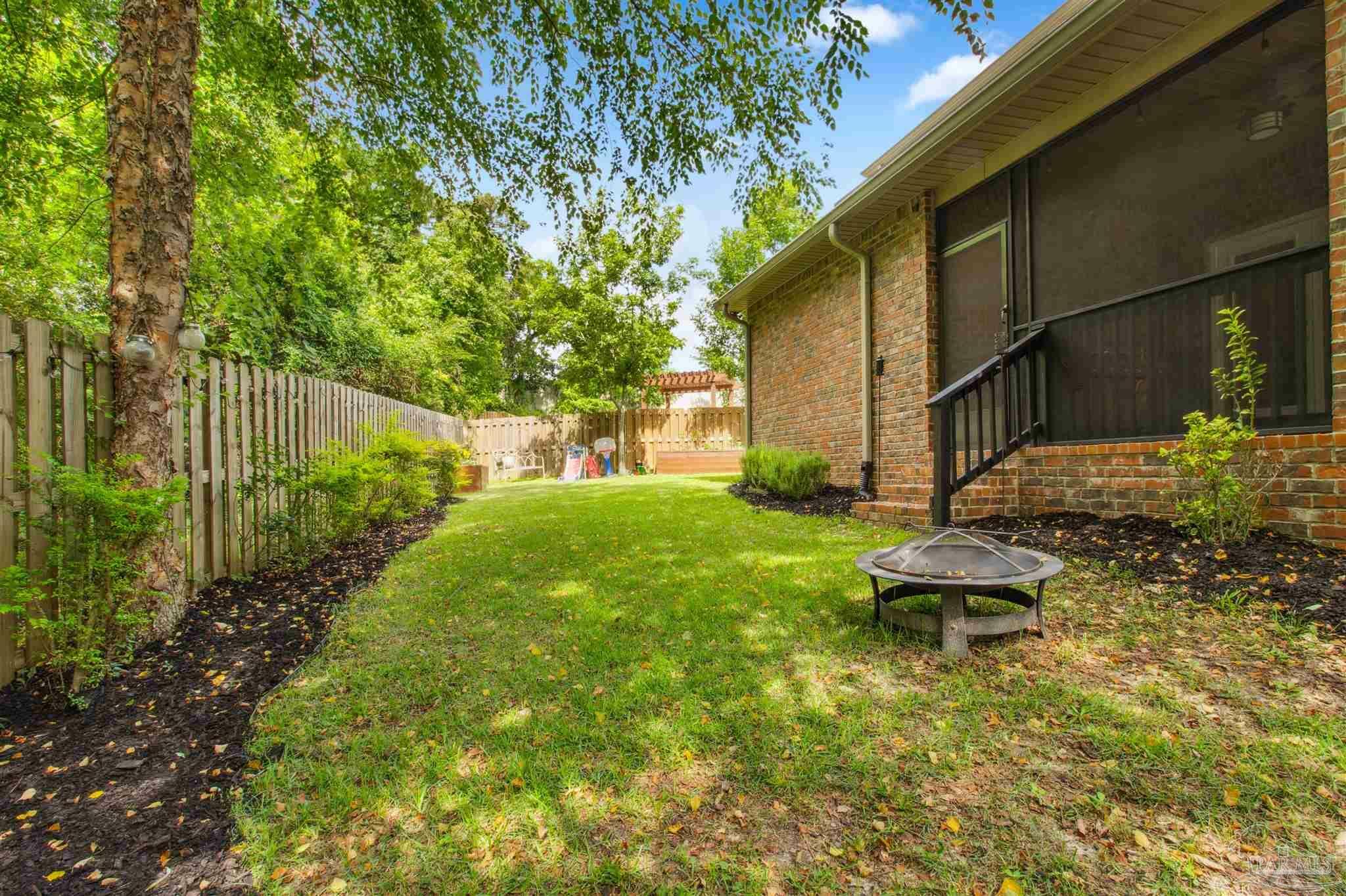 Property Photo: 785 Farmington Rd FL 32504