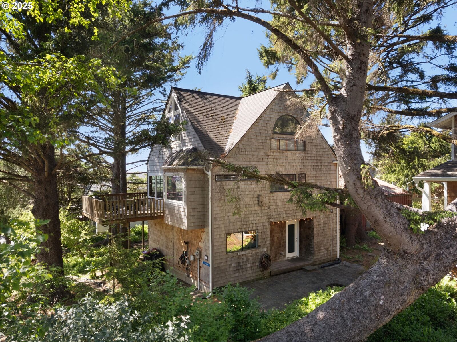 Property Photo:  164 E Susitna St  OR 97110 