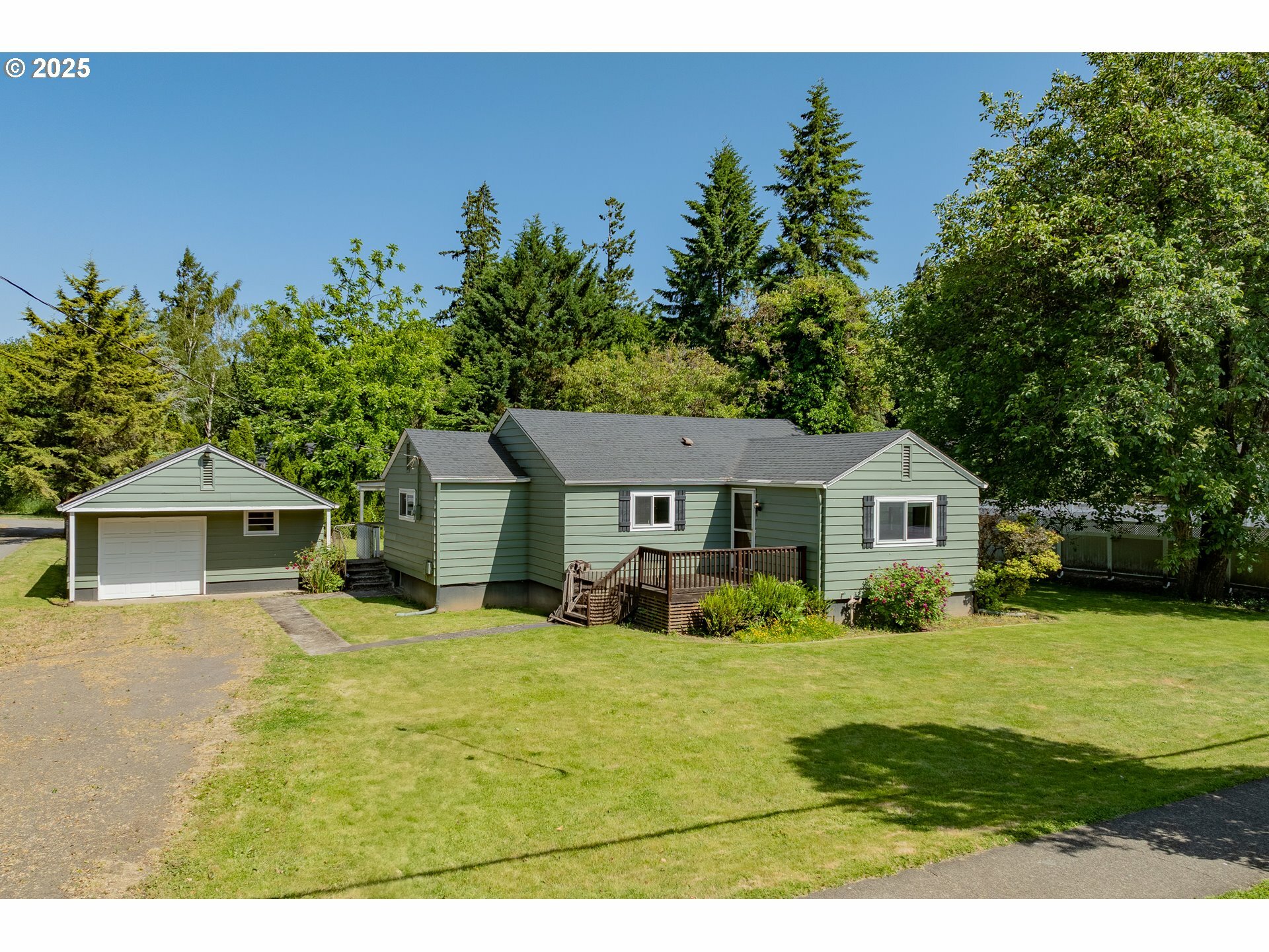 Property Photo: 710 N Main Ave WA 98642