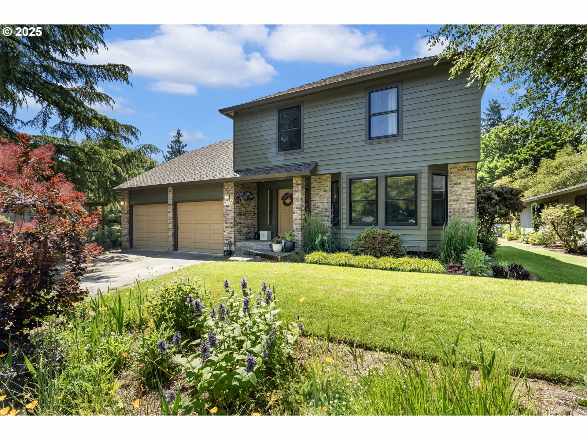 Property Photo:  9335 SW View Ter  OR 97224 