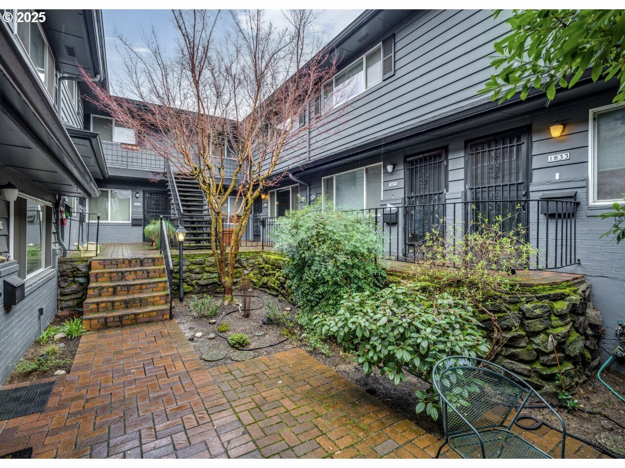 Property Photo:  1827 NE Multnomah St  OR 97232 