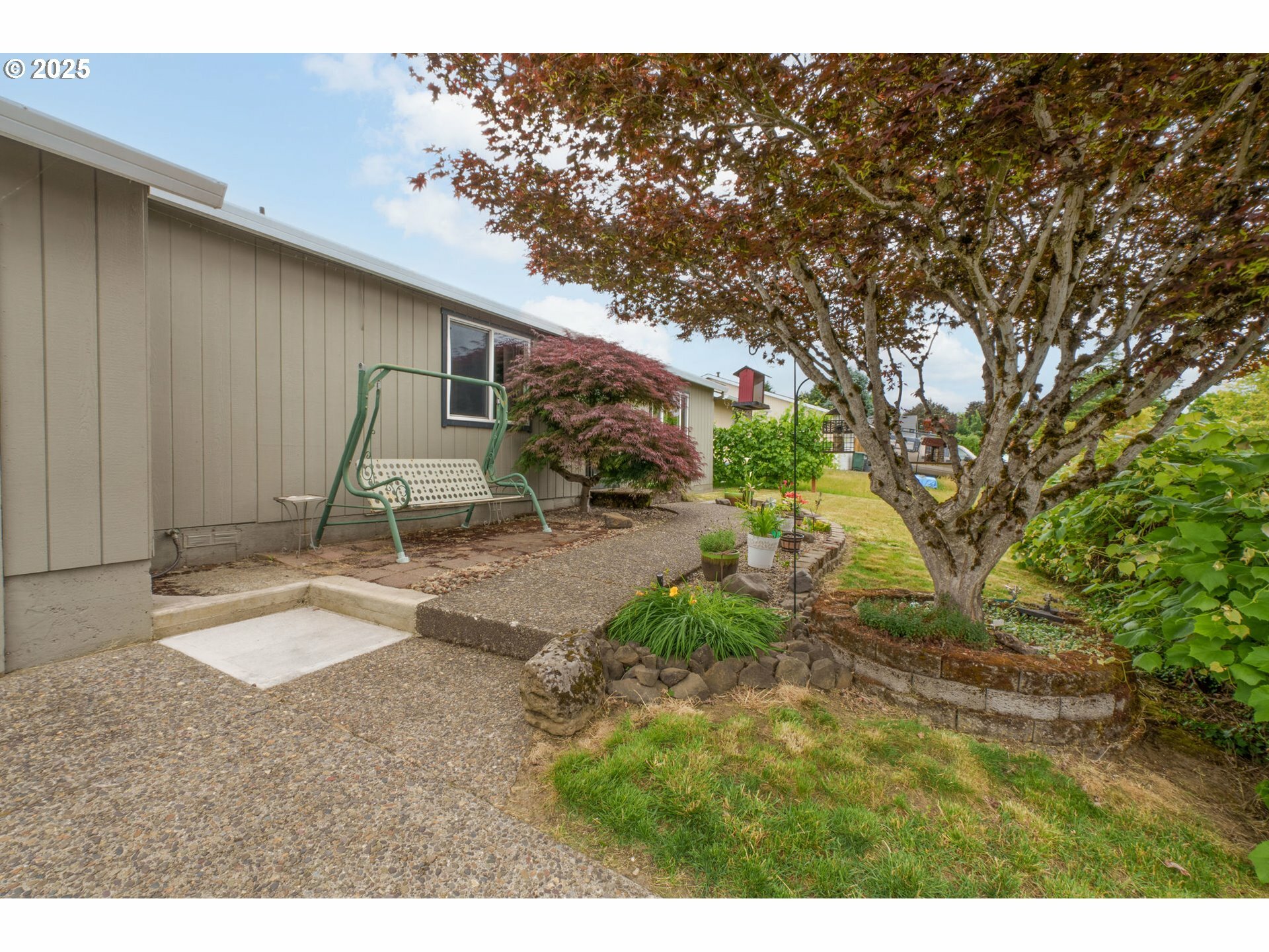 Property Photo: 1652 SE Duke Dr OR 97123