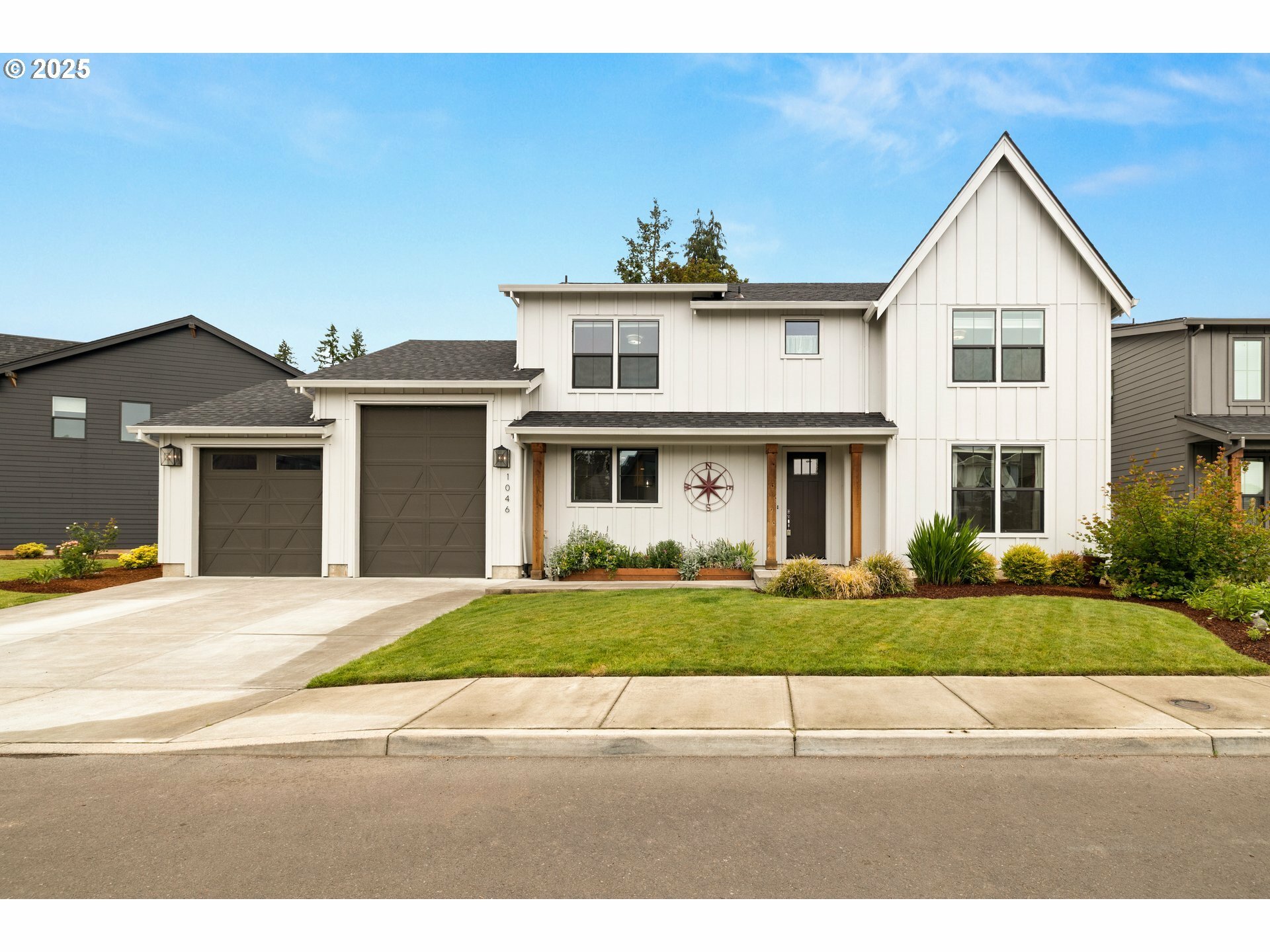 Property Photo:  1046 SE Olive Way  OR 97023 