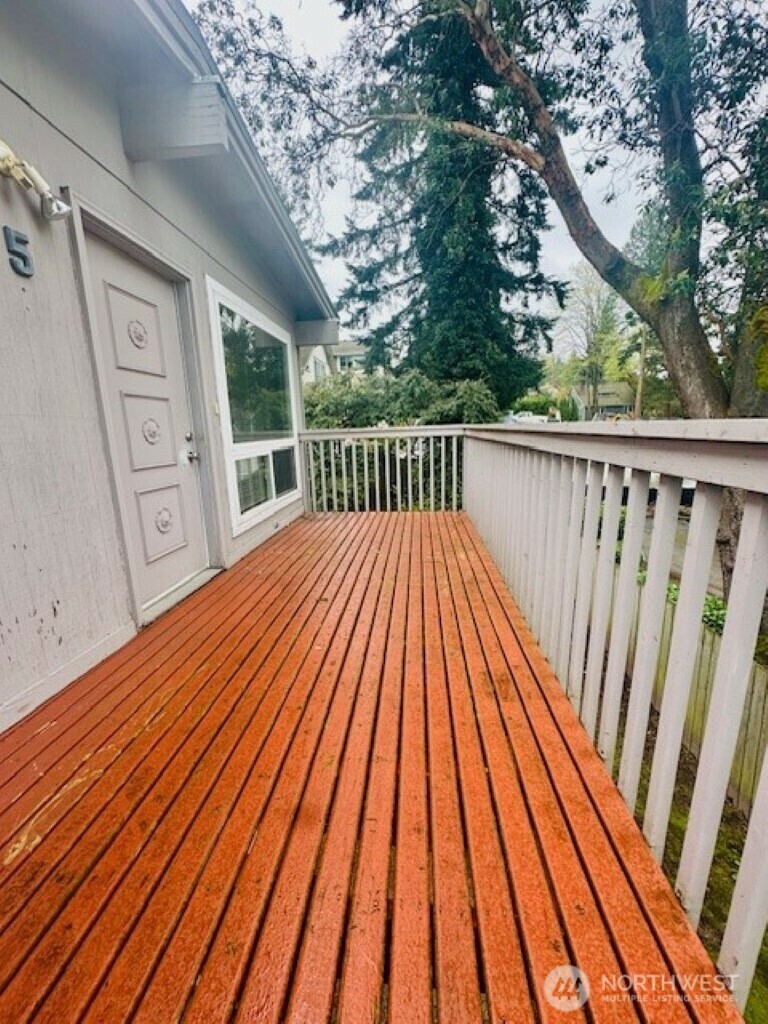 Property Photo: 11211 NE 68th Street 5 WA 98033