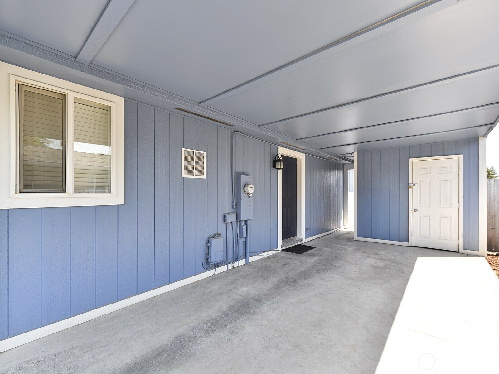Property Photo: 27460 149th Place SE 85 WA 98042