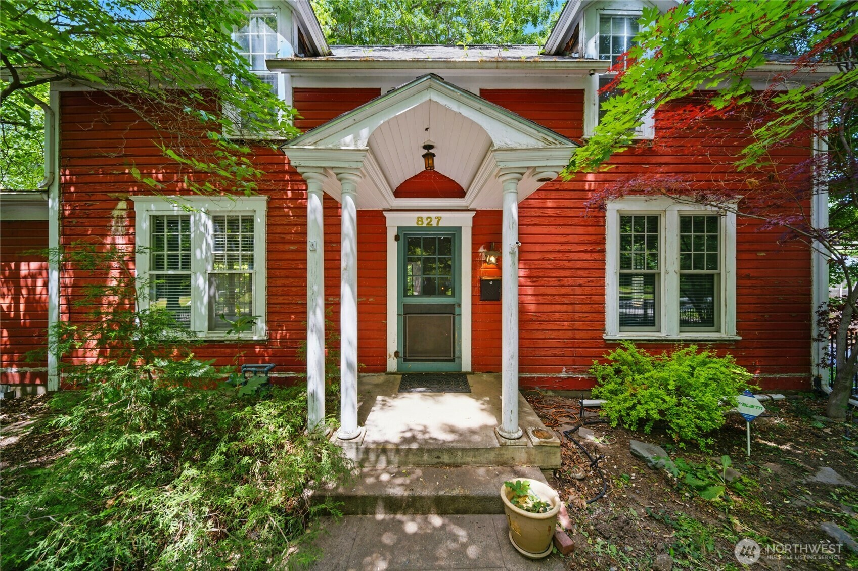 Property Photo: 827 Hobson Street WA 99362