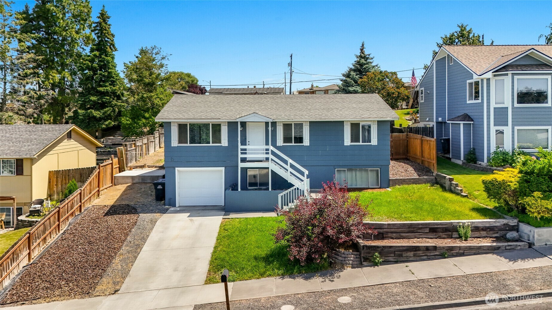 Property Photo: 907 S Balsam Street WA 98837