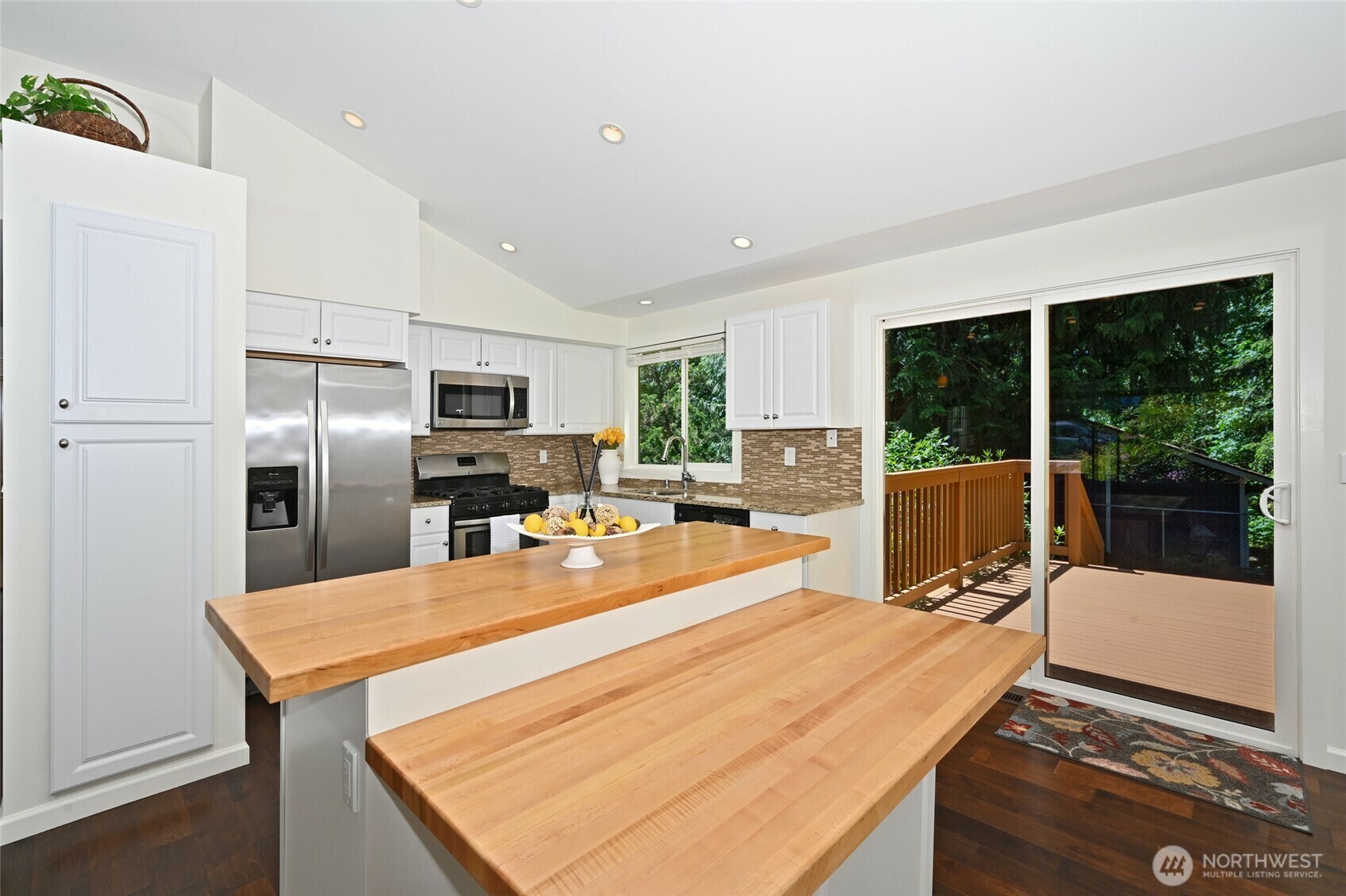 Property Photo: 819 211th Place NE WA 98074