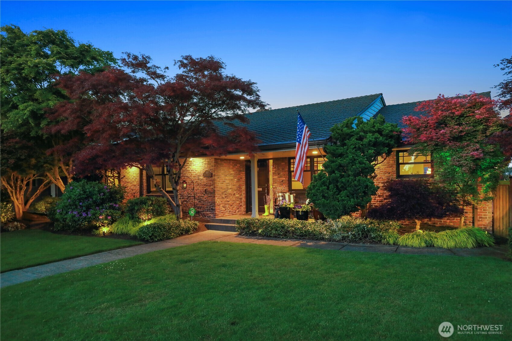 Property Photo: 819 Hoyt Avenue WA 98201