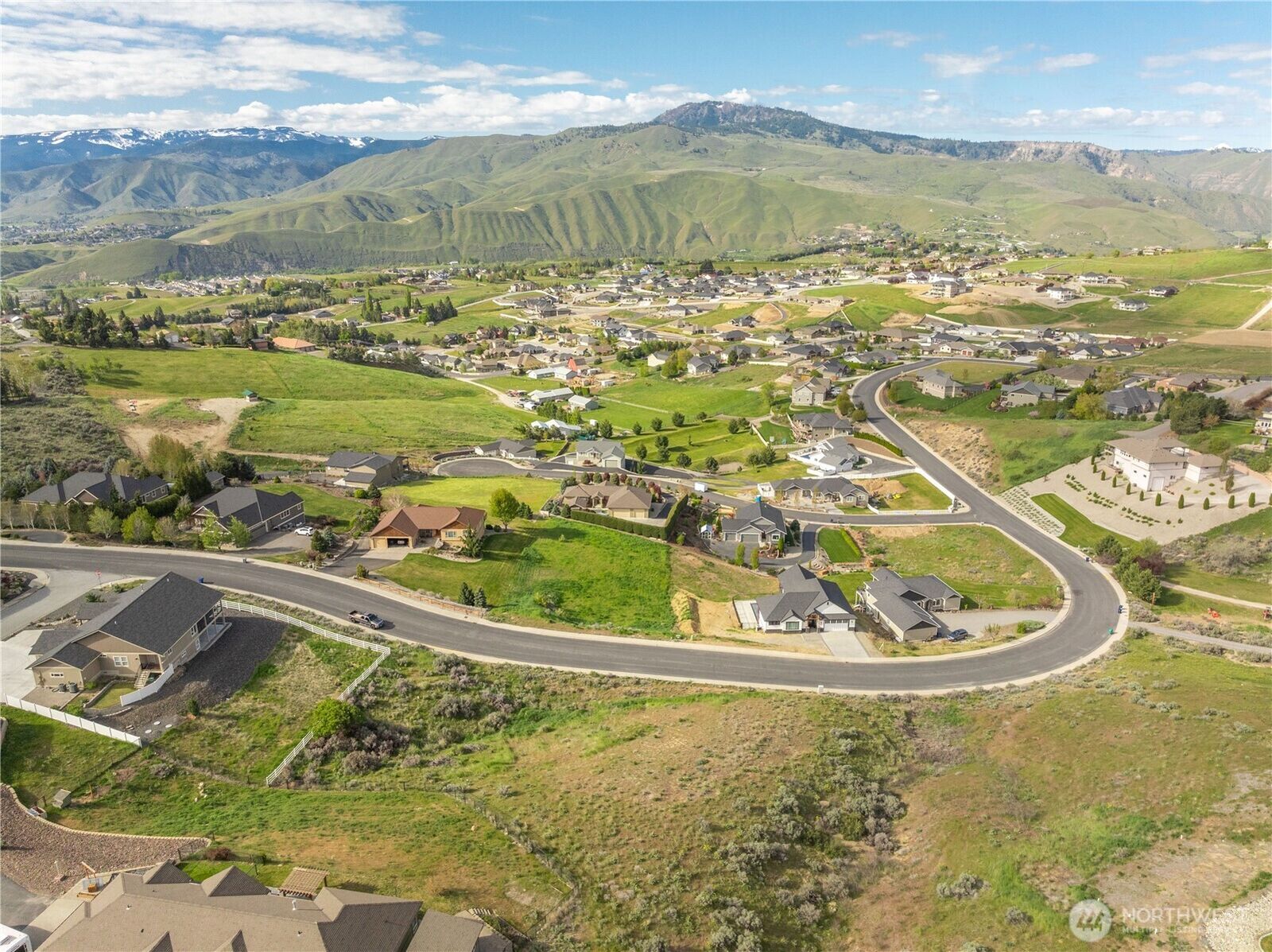 MLS#2386511: 442 W Rolling Hills Lane, Wenatchee, WA 98801