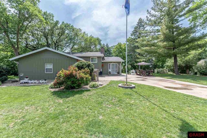 Property Photo: 503 Ivanhoe Court MN 56003
