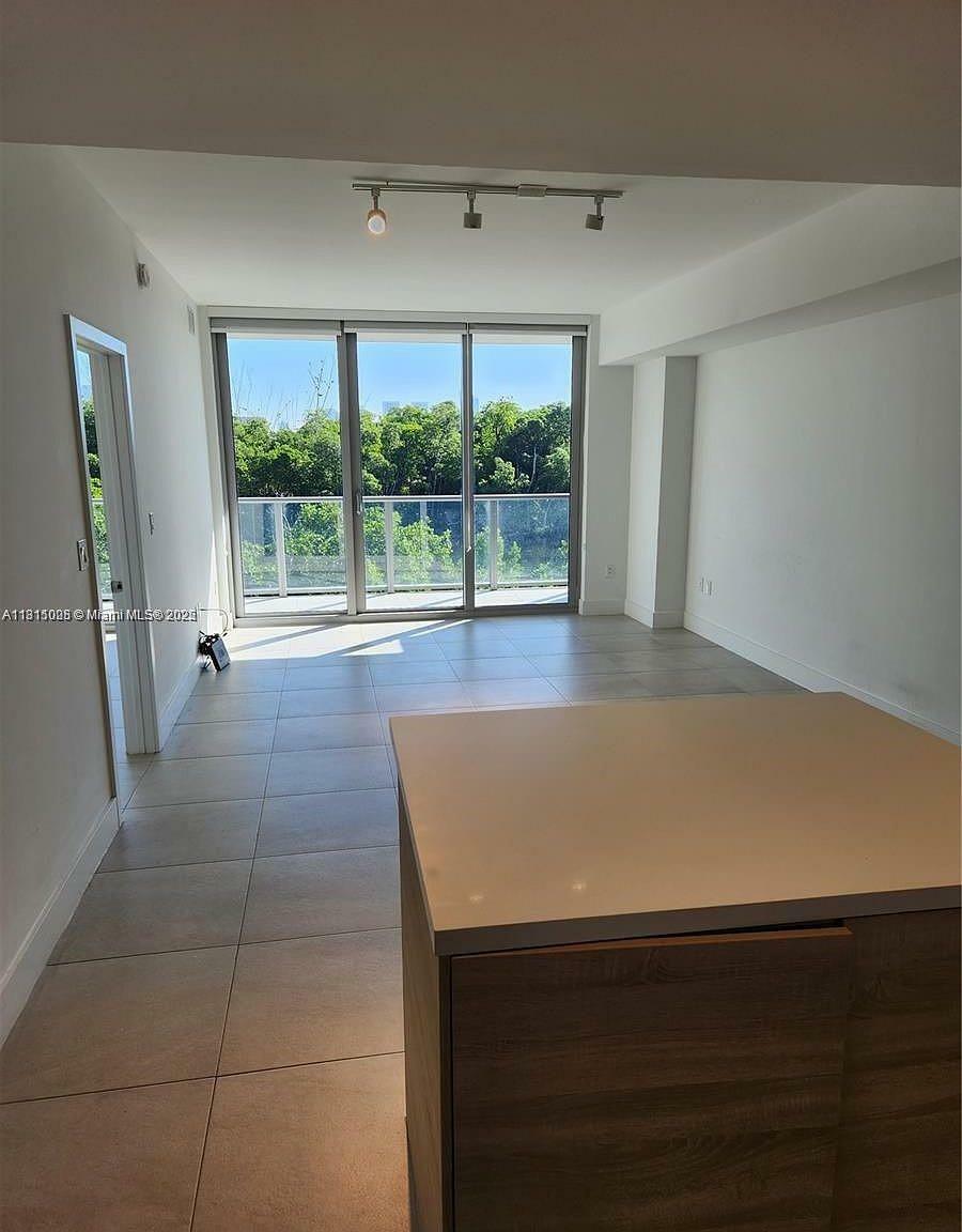 Property Photo: 16385 Biscayne Blvd 319 FL 33160