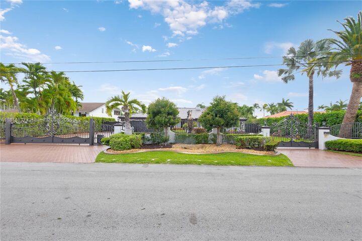 Property Photo:  2840 SW 128th Ave  FL 33175