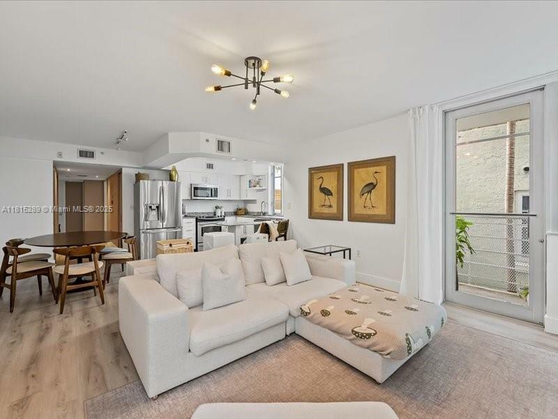 Property Photo: 1532 Drexel Ave 204 FL 33139