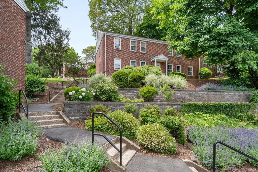 Property Photo:  10 Clarmore Drive Apt 1A  CT 06850 