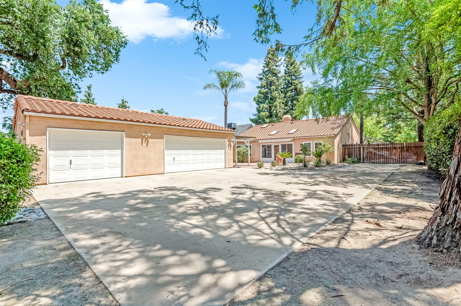 Property Photo: 1301 S Cotta Street S CA 93292