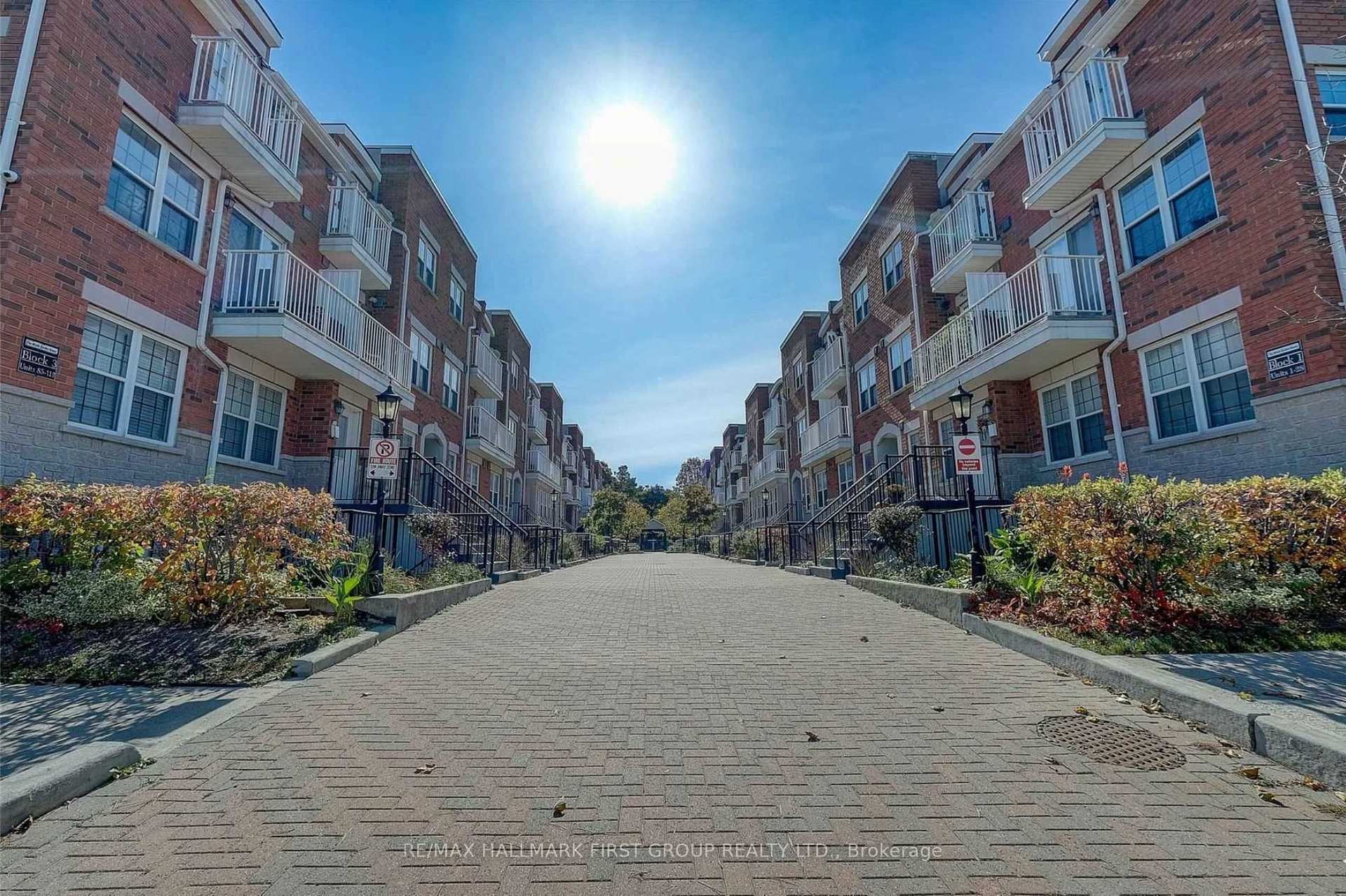 Property Photo: 37 Four Winds Drive 26 ON M3J 1K7