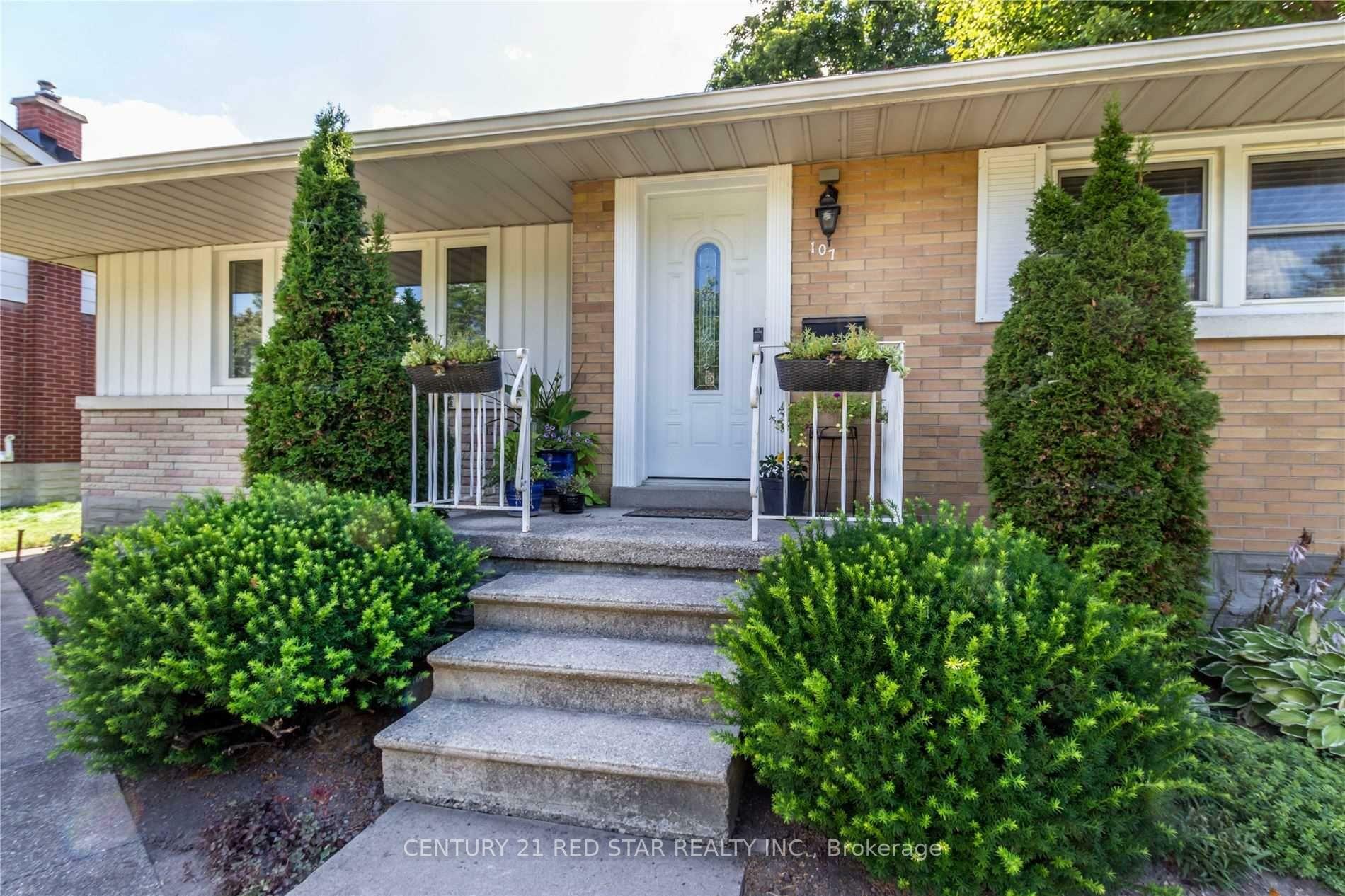 Property Photo: 107 Ellis Crescent S ON N2J 2C1