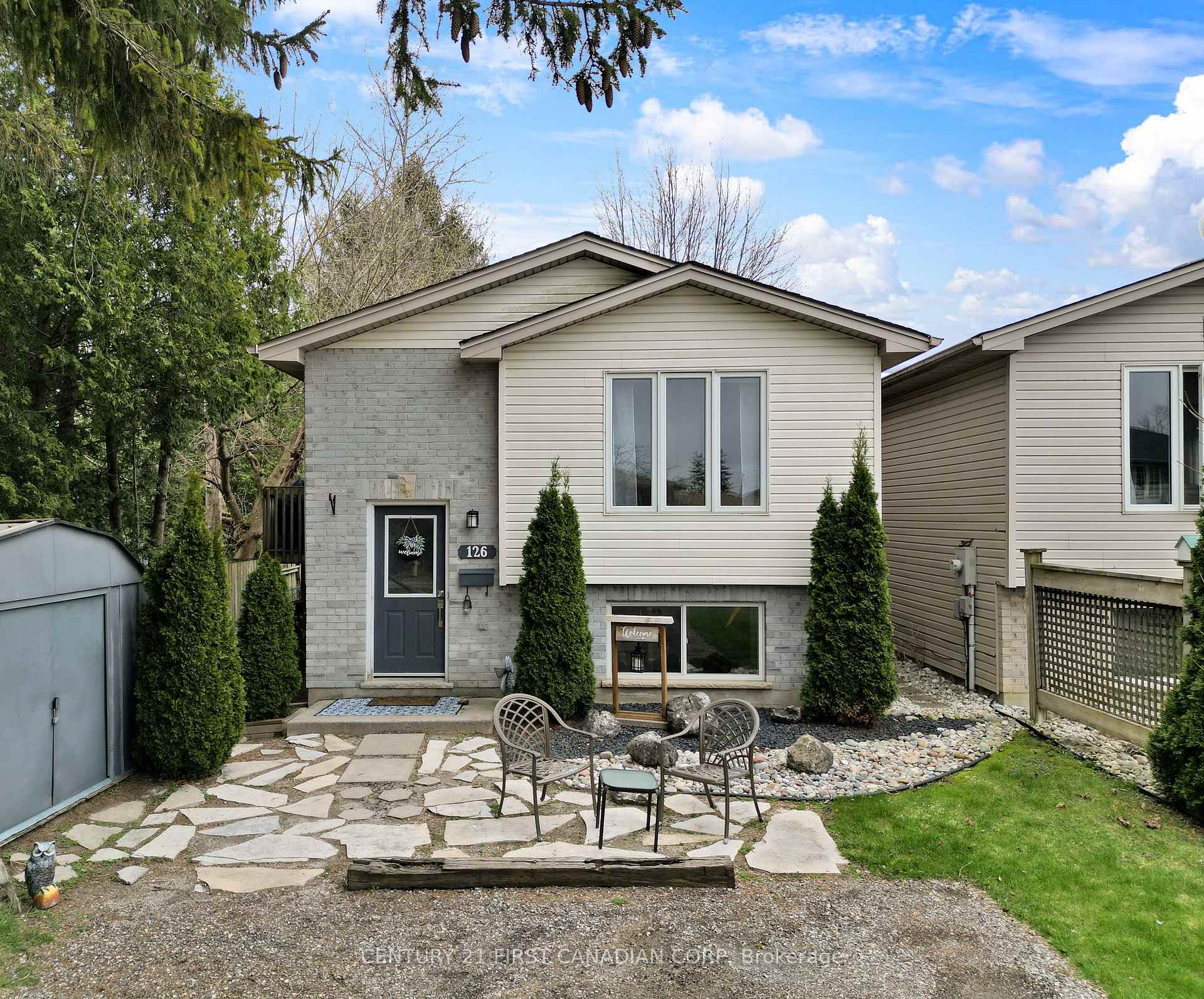 Photo de la propriété: 126 Scott Street E ON N7G 1K2