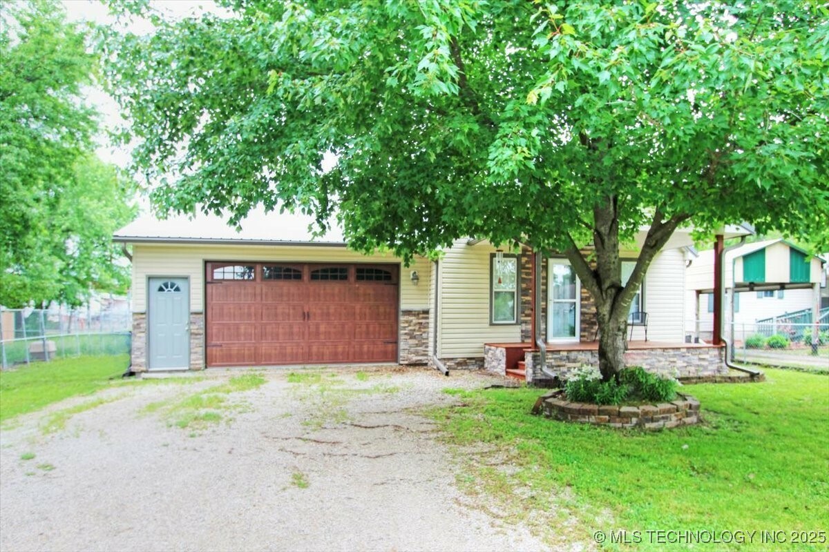 Property Photo: 410 Shawnee Street OK 74072