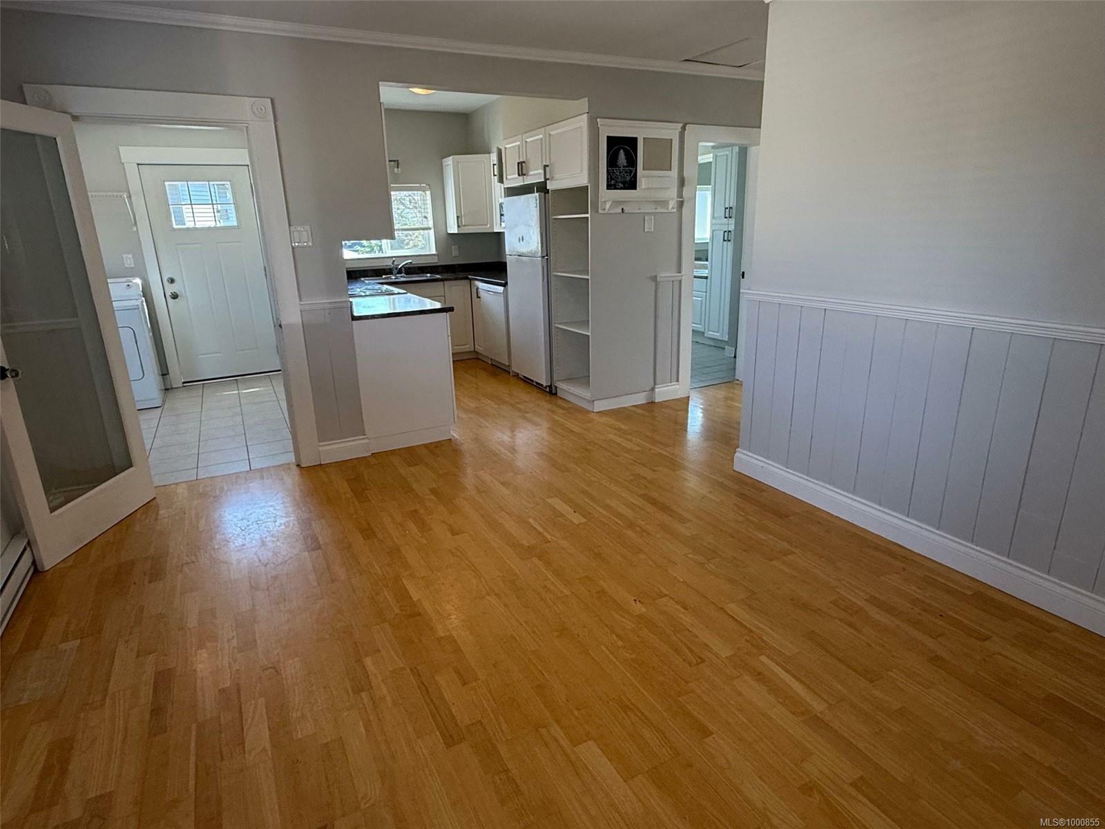 Property Photo: 121 Harewood Rd BC V9R 2Y7