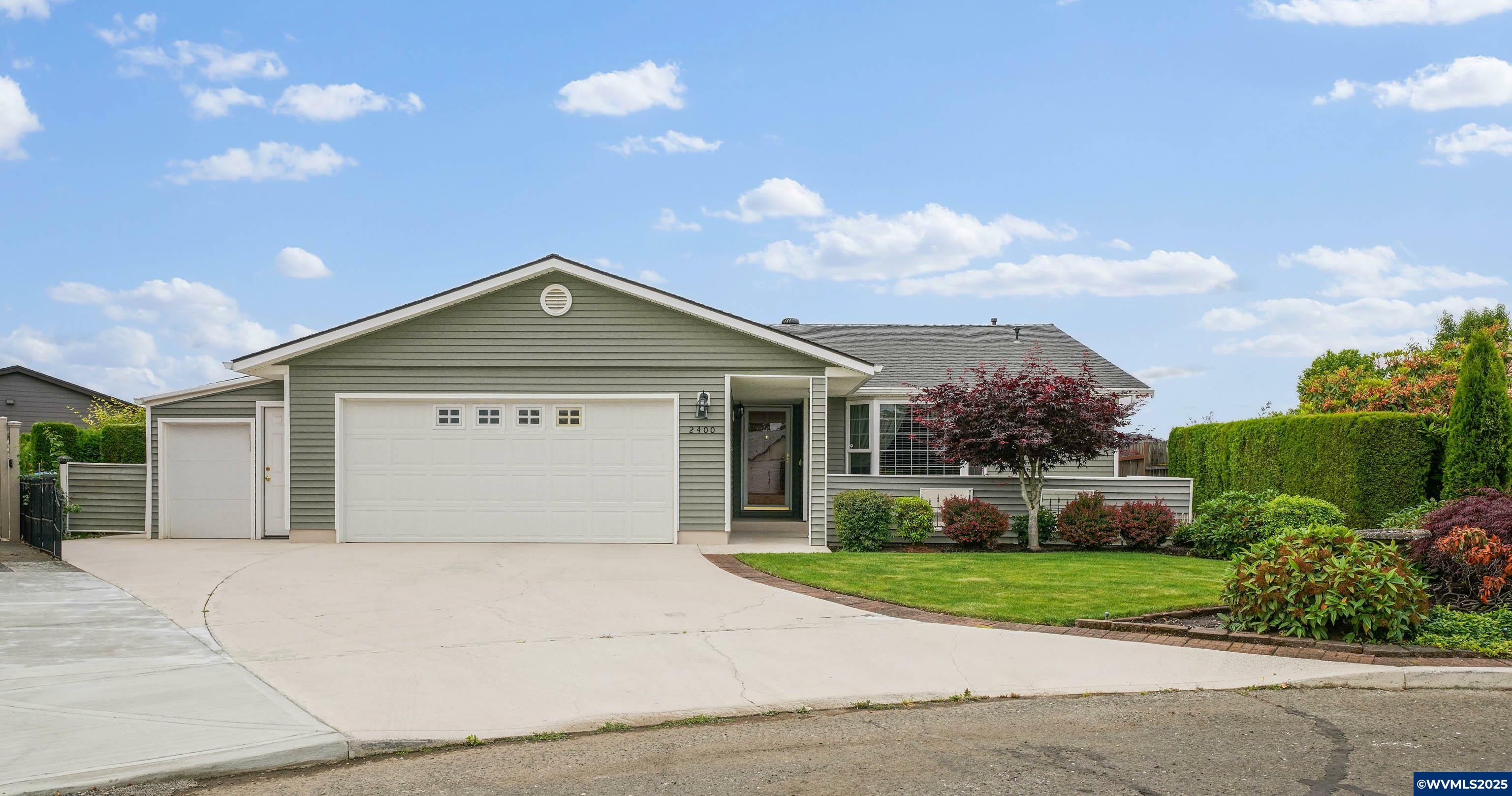 Property Photo: 2400 Santiam Dr W OR 97071