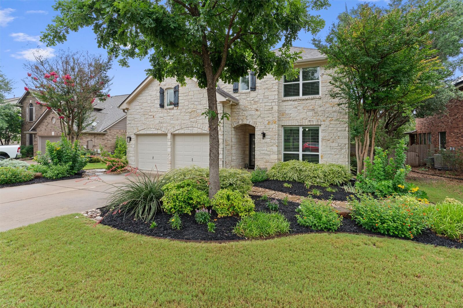Property Photo: 2125 Village View Loop TX 78660