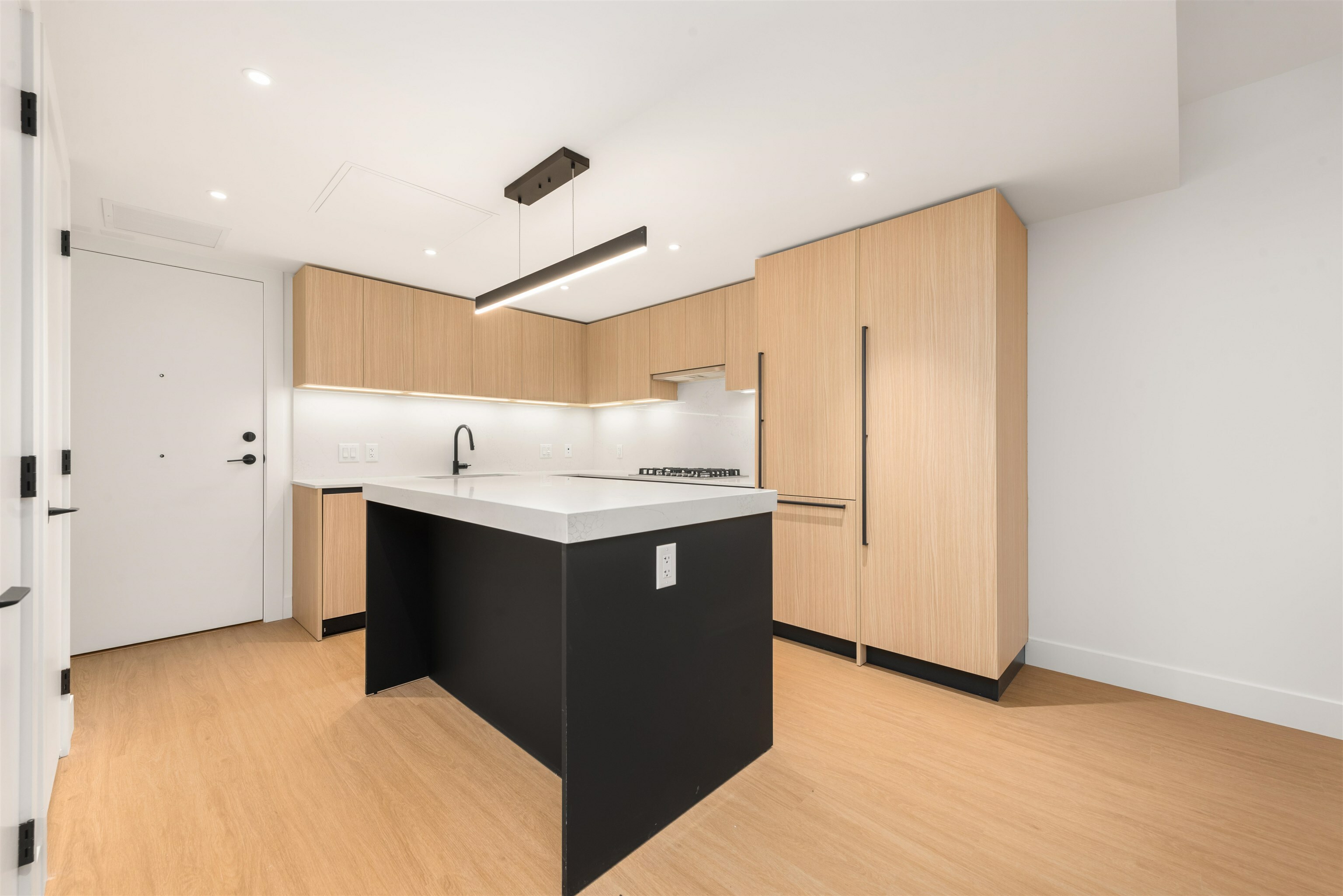 Property Photo: 2235 E Broadway 203 BC V5N 0J5