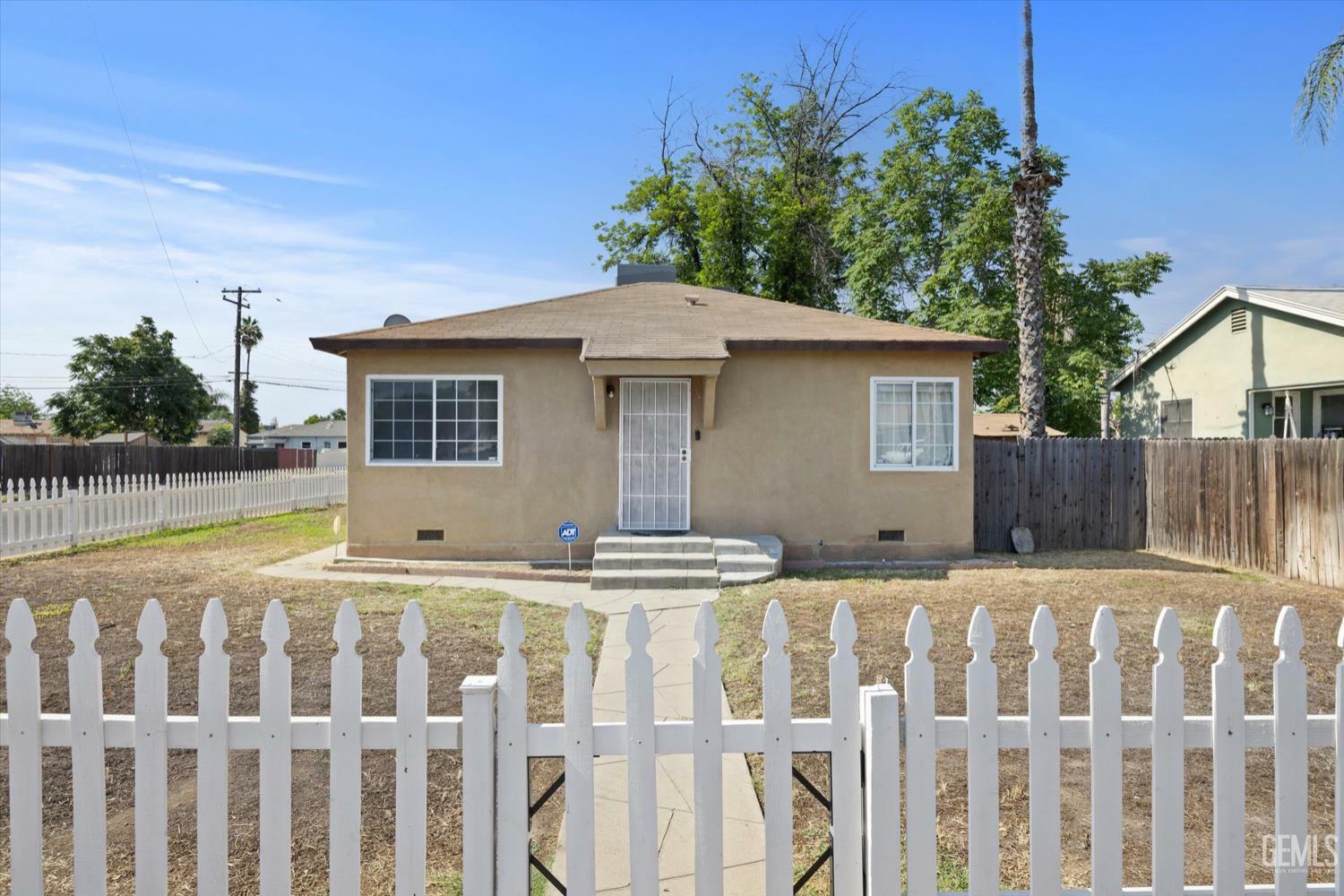 Property Photo: 1901 Rose Marie Drive CA 93304