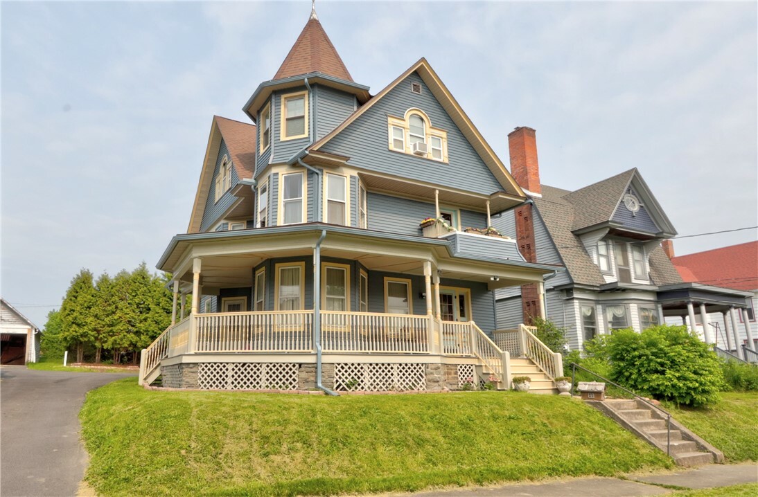 Property Photo:  51 Sherrill Street  NY 14456 