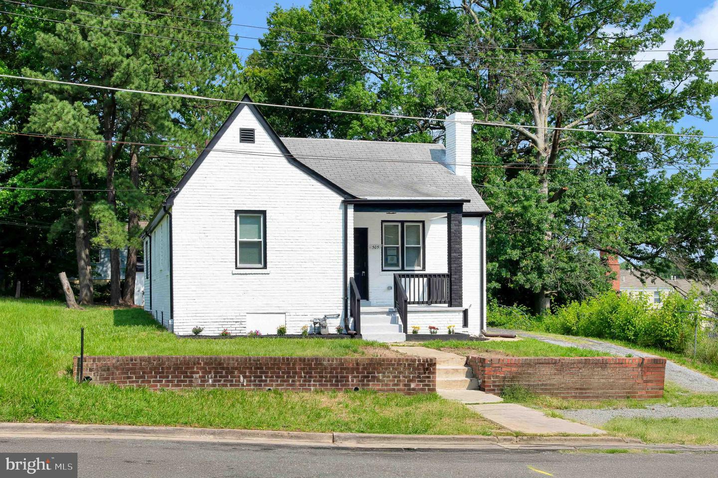 Property Photo:  505 62nd Avenue  MD 20743 