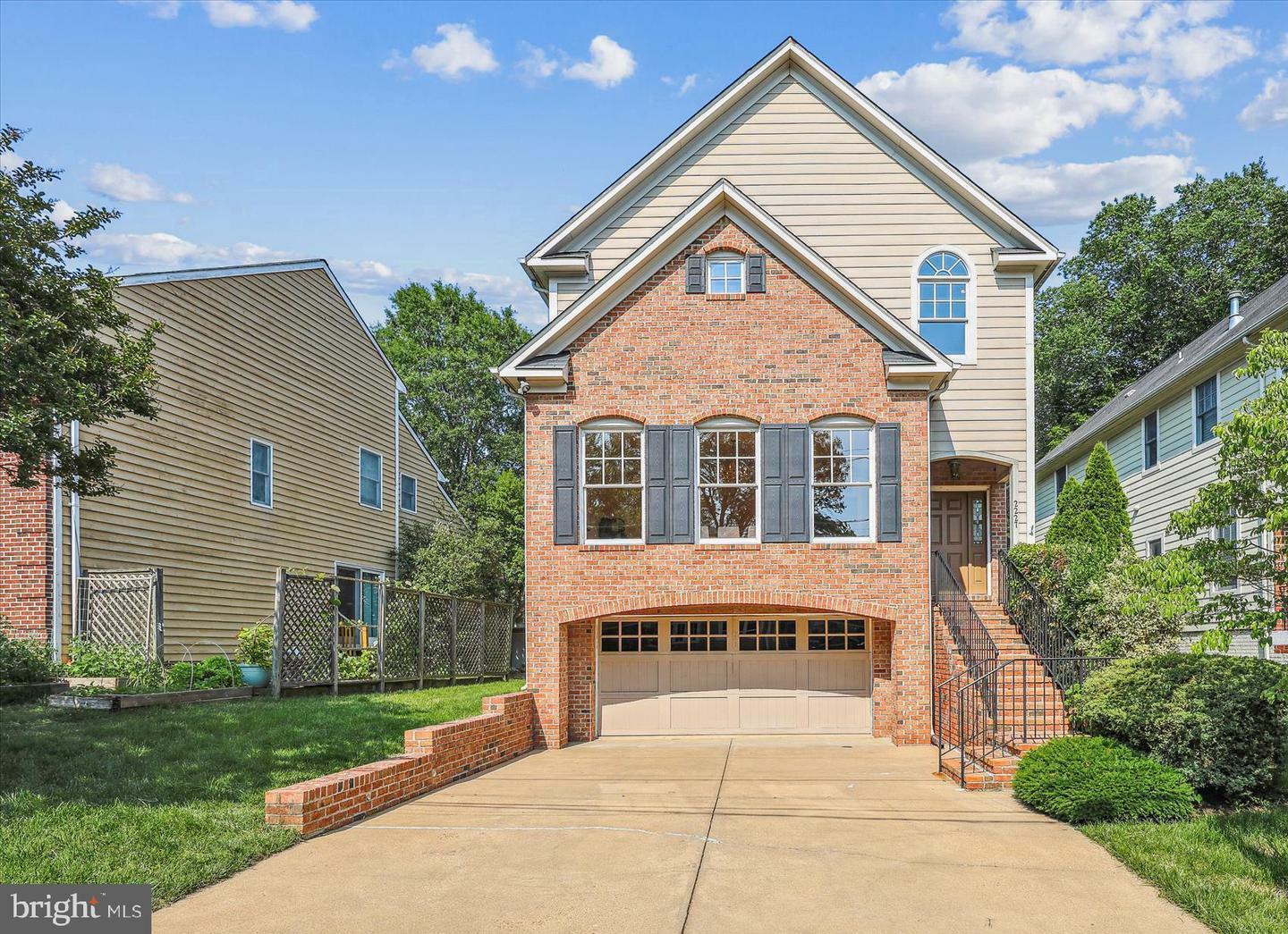 2227 N Albemarle Street  Arlington VA 22207 photo