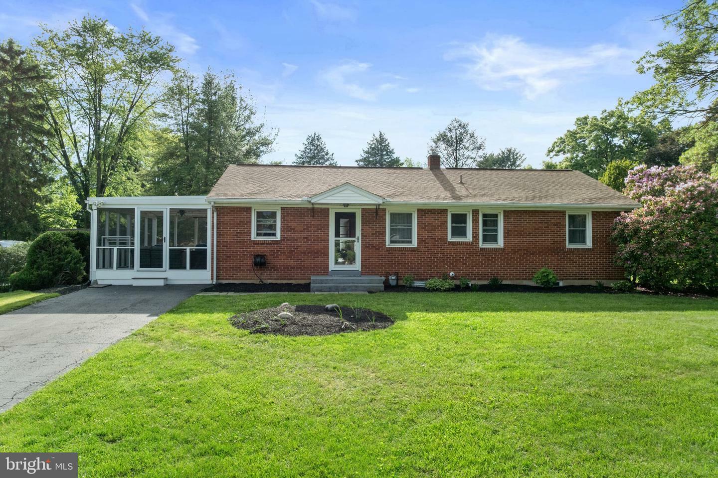 342 Maxson Road  Lancaster PA 17601 photo