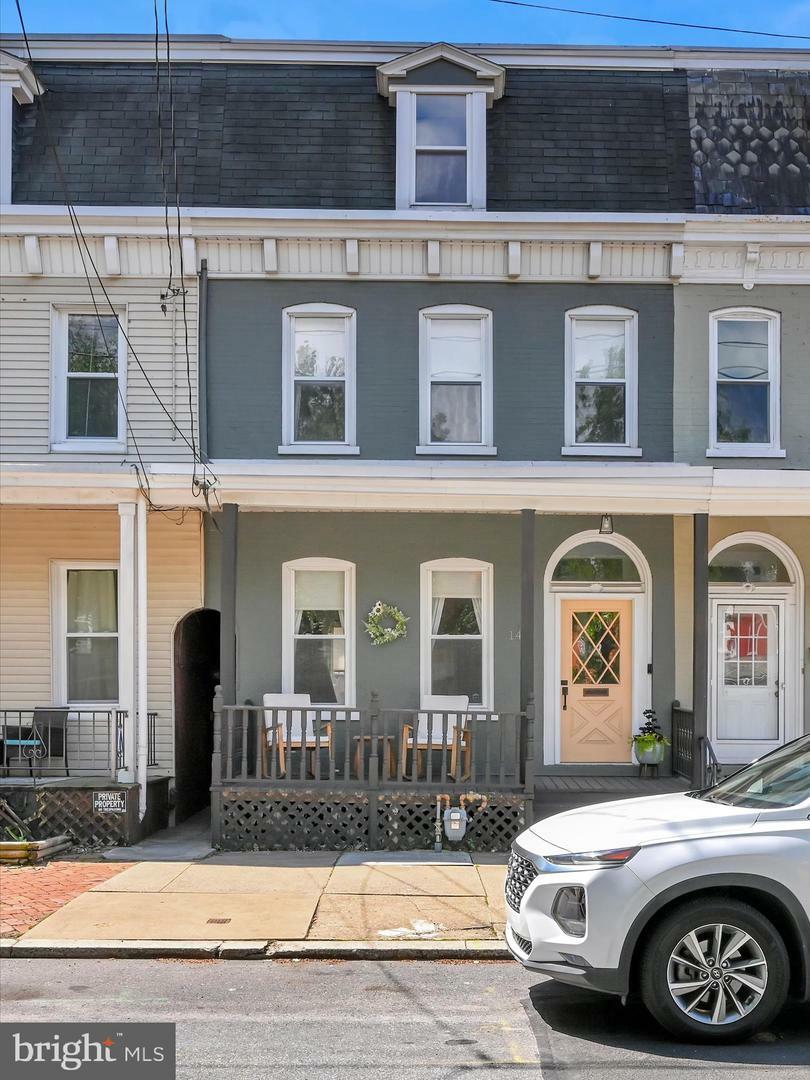 Property Photo: 142 E New Street PA 17602