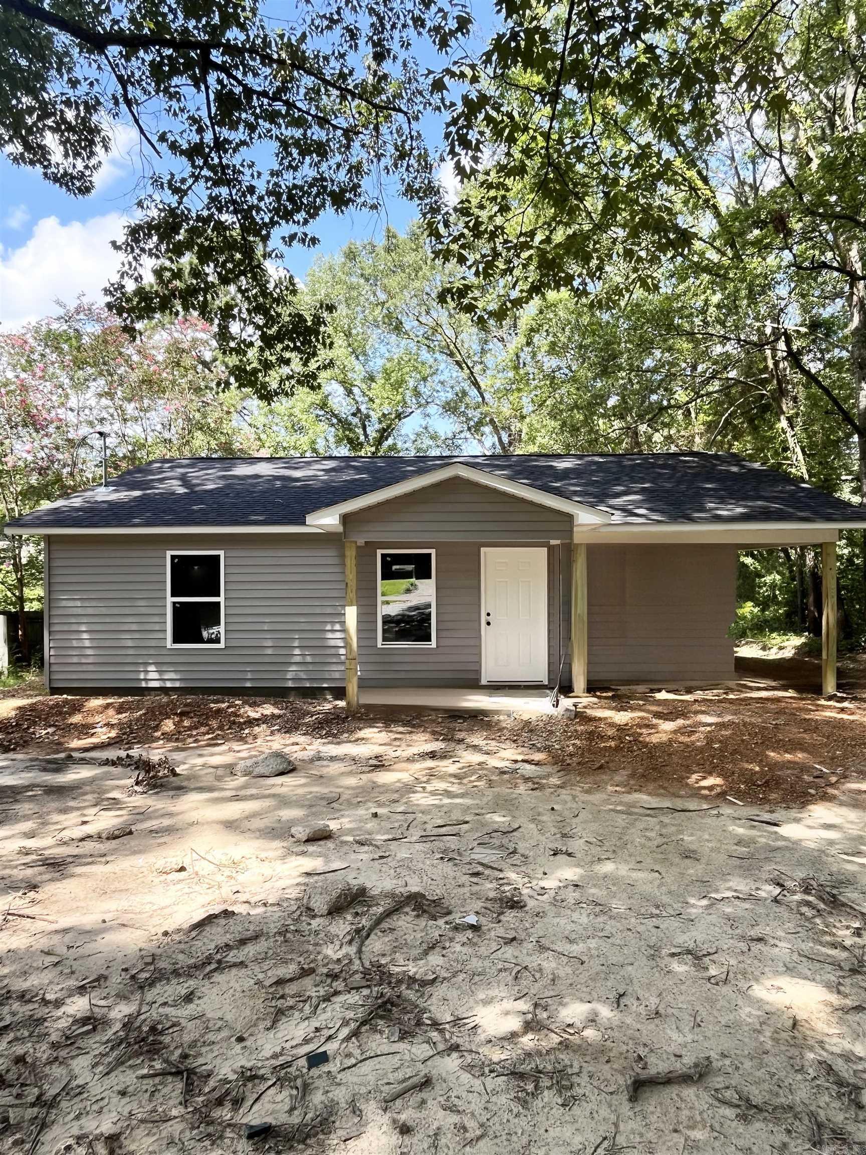Property Photo:  1324 Maple Street  AR 72104 