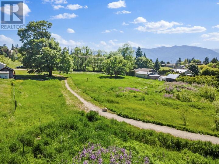 Property Photo:  924 Devon Street  BC V0B 1G6 