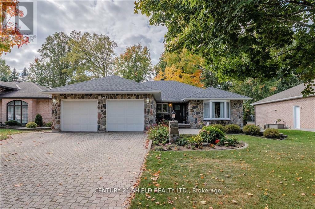 Property Photo: 572 Dean Drive ON K6H 6Z6