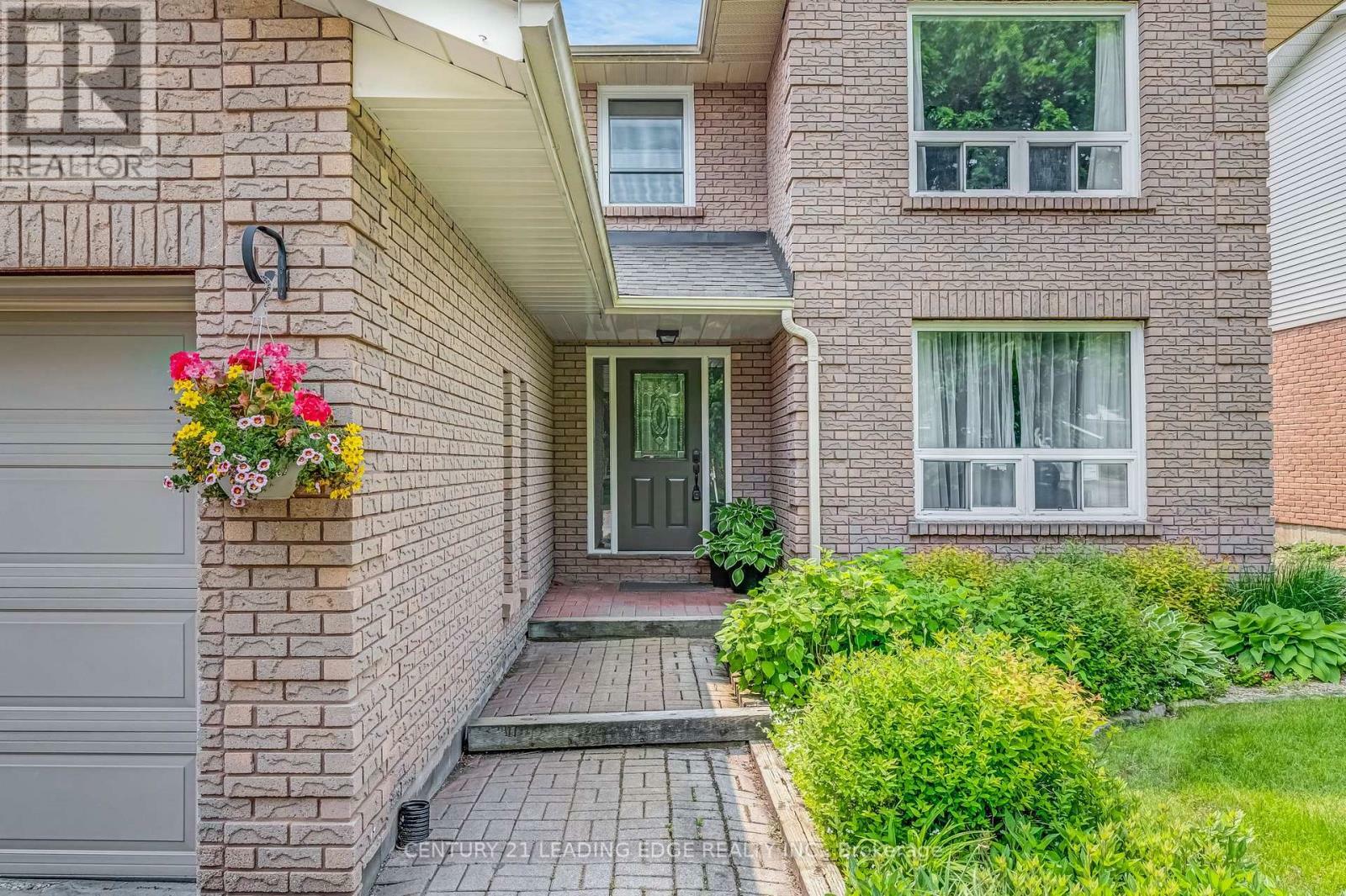 Property Photo: 40 Birchard Boulevard ON L0G 1M0