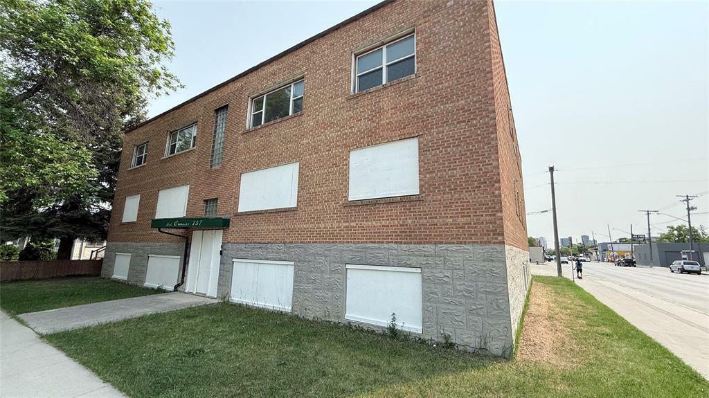 Property Photo:  757 Banning Street  MB R3E 2H8 