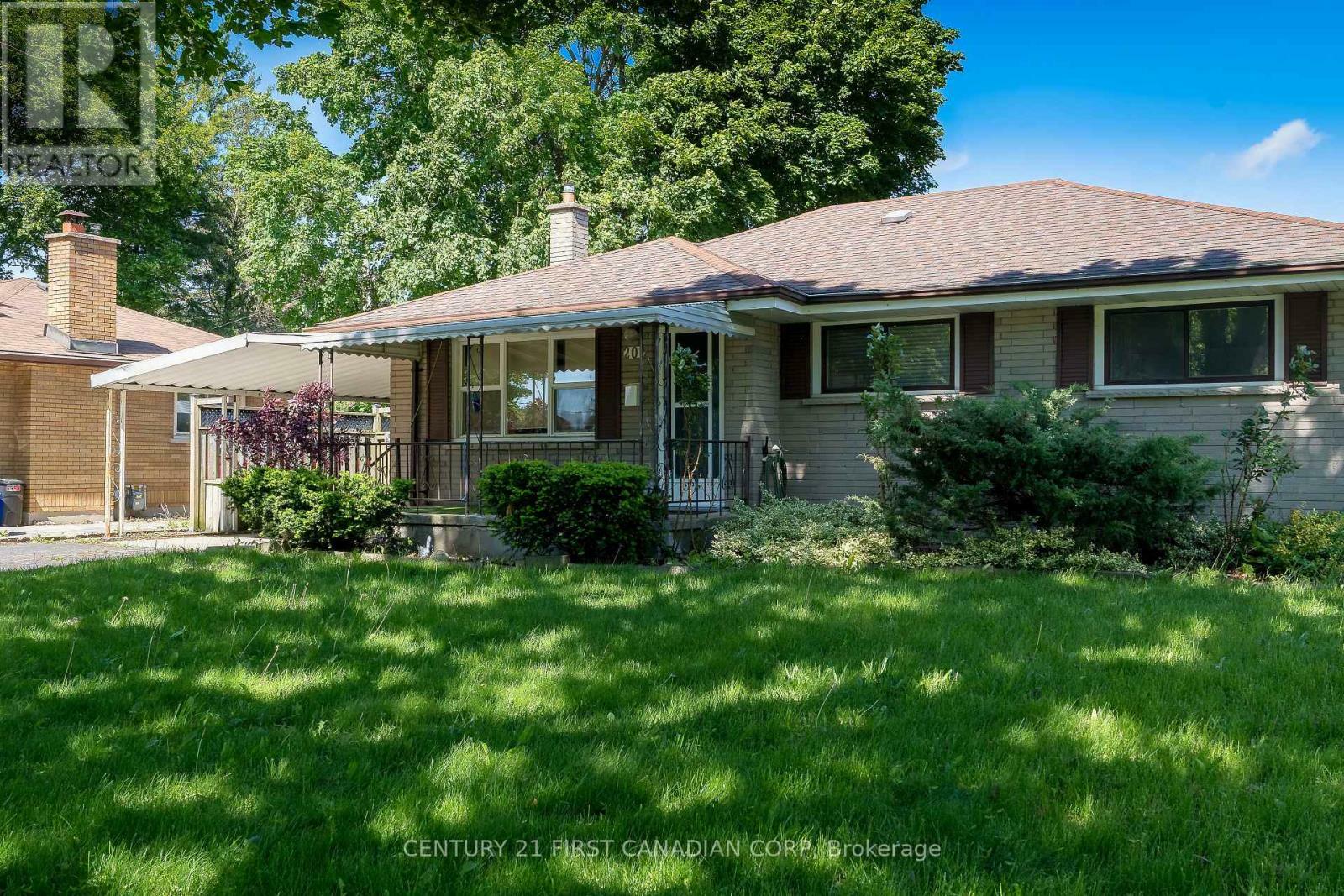Property Photo: 202 Renfro Crescent ON N5Z 3B7
