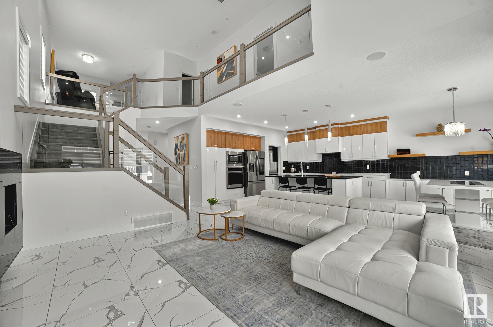 Photo de la propriété: 15023 15 Street NW AB T5Y 3T4