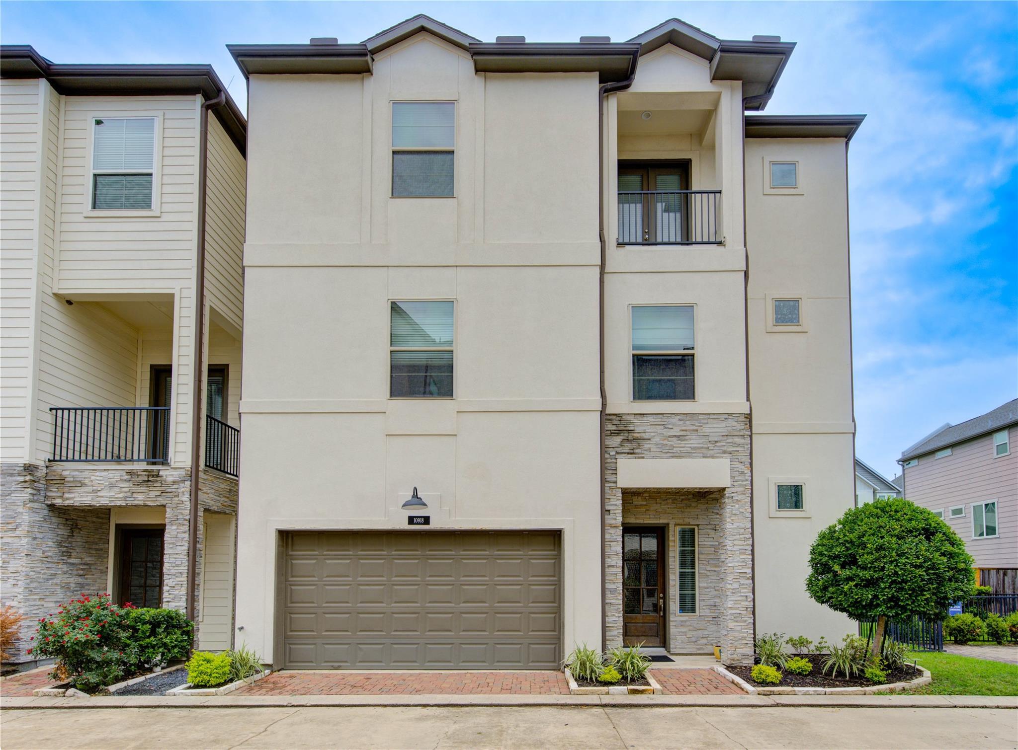 Property Photo: 10918 Brookeshire Chase Lane TX 77043