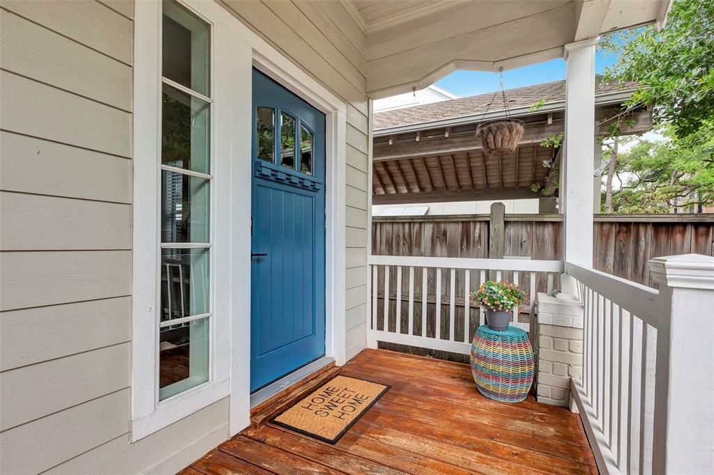 Property Photo: 615 Allston Street TX 77007
