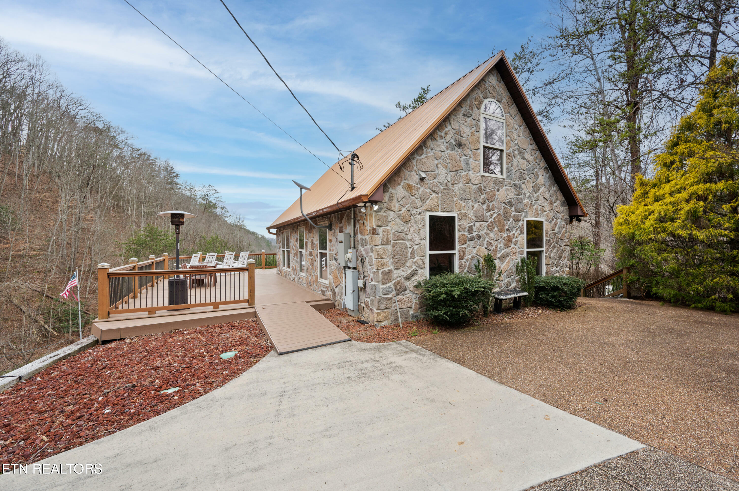 Property Photo: 3325 Tekoa Mountain Way TN 37876