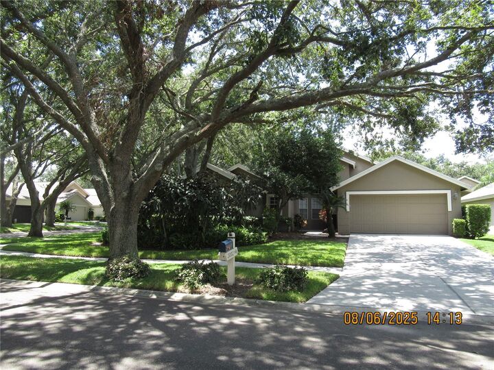 Property Photo: 3002 Bent Creek Drive FL 33596