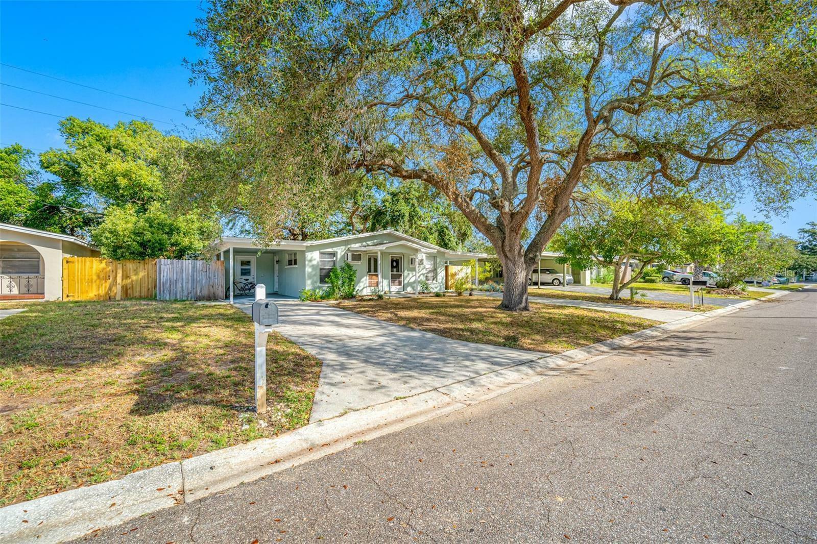 Property Photo: 616 Dogwood Court FL 34698